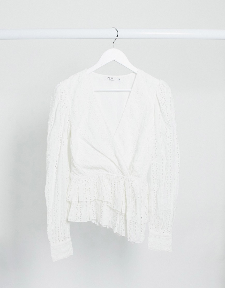 NA-KD - Gehaakte blouse met overslag in wit