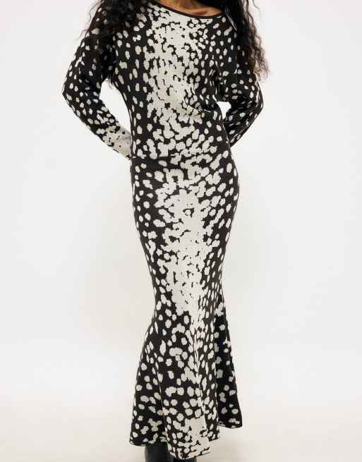 NA-KD gestricktes Jacquard-Maxikleid mit Fledermausärmeln im Punktmuster, 3 von 3