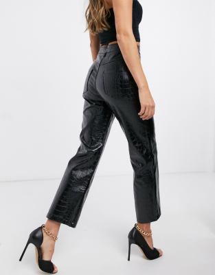 NA-KD - Imitatieleren broek met krokodillenprint-reliëf in zwart | ASOS