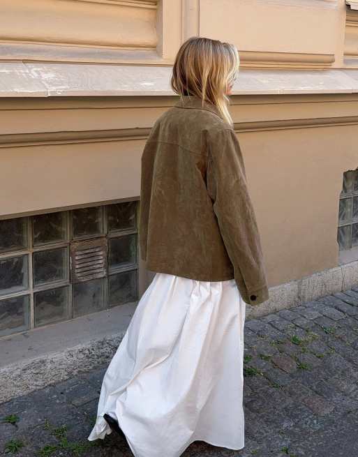 NA-KD – Jacke aus Wildlederimitat in Beige mit Taschen, 2 von 5