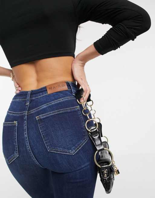 NA-KD - Jeans skinny vita alta con fondo grezzo blu scuro