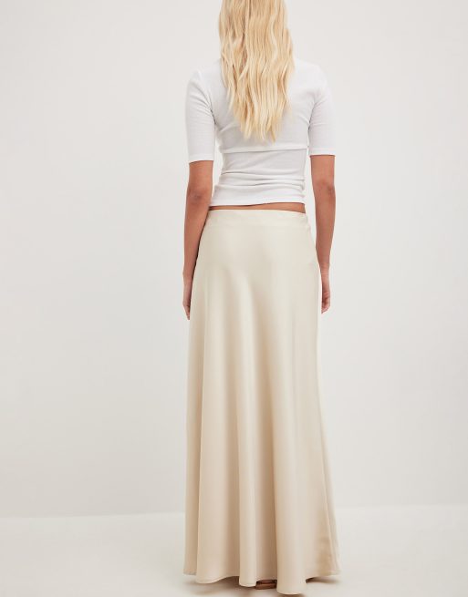 NA-KD Jupe longue volumineuse en satin Champagne ASOS