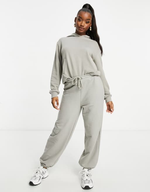 NA-KD - Katoenen joggingbroek in grijs - GREY
