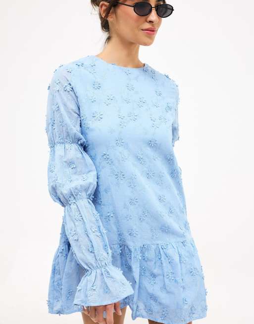 NA-KD – Kleid in Hellblau mit tiefem Rückenausschnitt und Ärmeldetail, 2 von 5