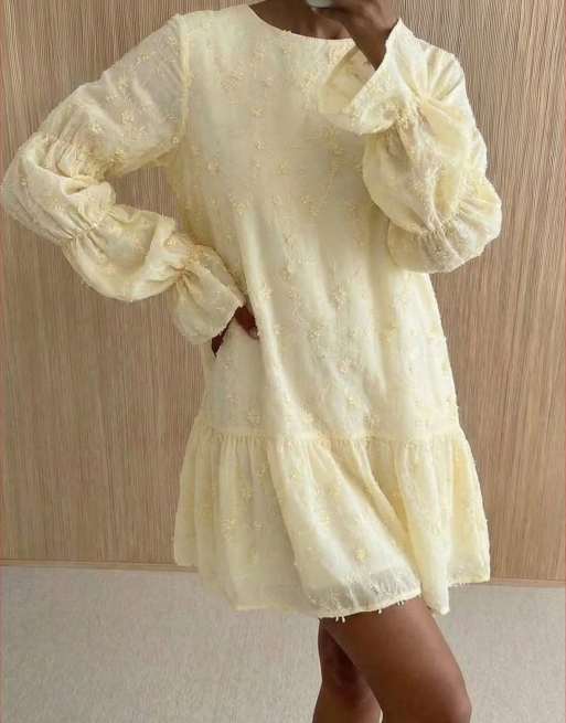 NA-KD – Kleid in Hellgelb mit tiefem Rückenausschnitt und Ärmeldetail, 4 von 4