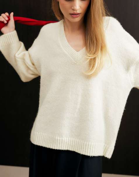NA-KD Knitted v-neck wool blend sweater in offwhite - view 1