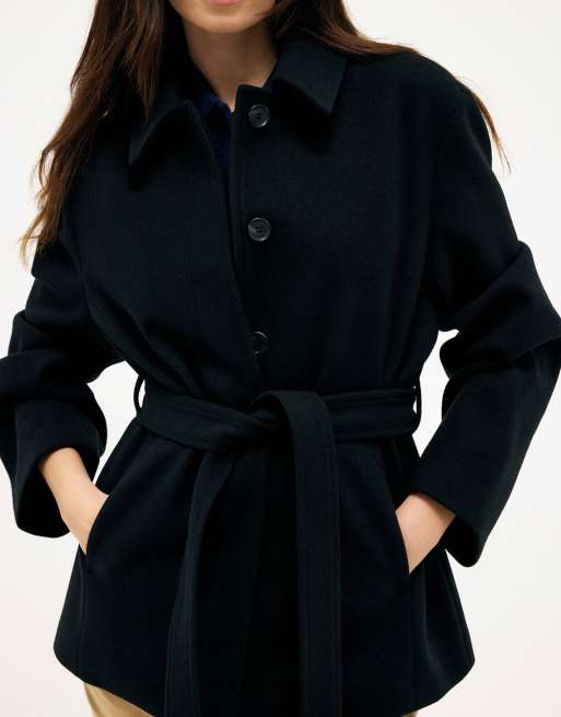 NA-KD kurzer Mantel mit Gürtel in Schwarz, 4 von 5