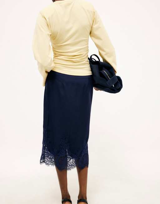 NA-KD Lace midi skirt in navy, 3 of 5