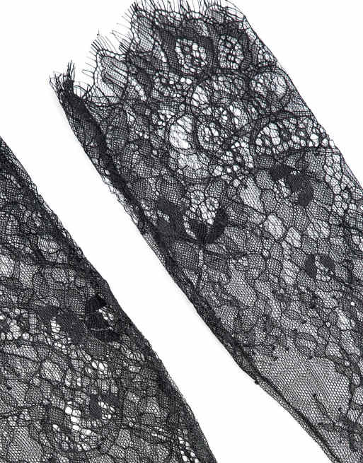 NA-KD lange Handschuhe aus Spitzenmesh in Schwarz, 4 von 5