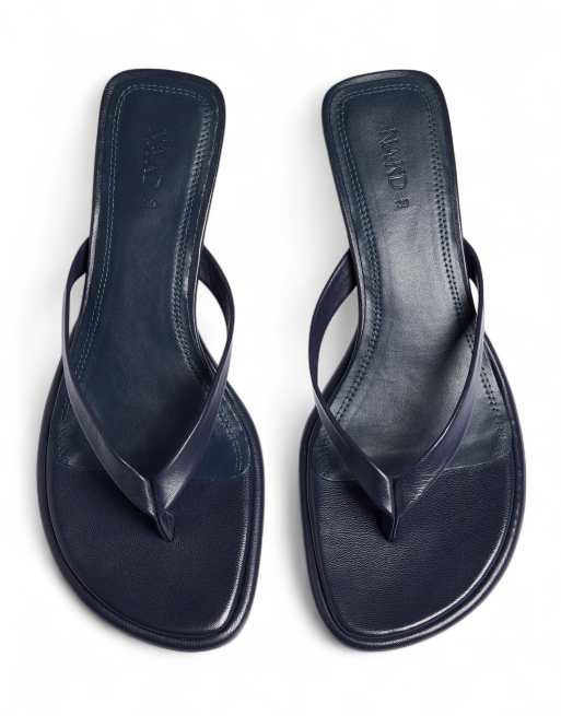 NA-KD Leather flip flop heels in navy, 3 of 5