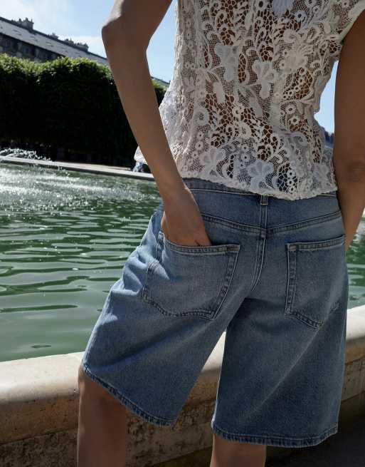 NA-KD locker geschnittene Denim-Shorts mit mittlerer Bundhöhe in Mittelblau, 5 von 5