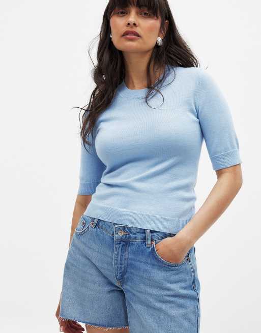 NA-KD Low waist raw hem denim shorts in light blue, 2 of 5