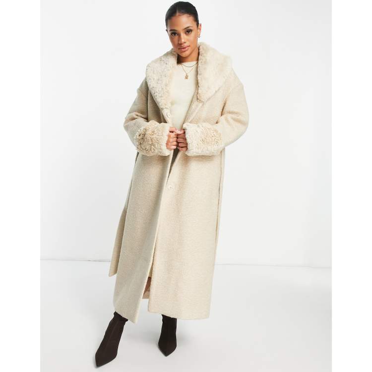 manteau beige avec col fourrure