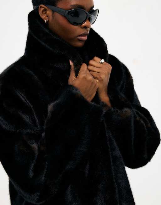 NA-KD manteau en fausse fourrure marron foncé, 3 de 5