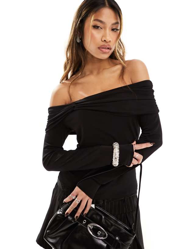 NA-KD - off shoulder detailed top in black