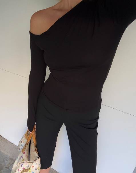 NA-KD Off shoulder jersey top in black - view 1