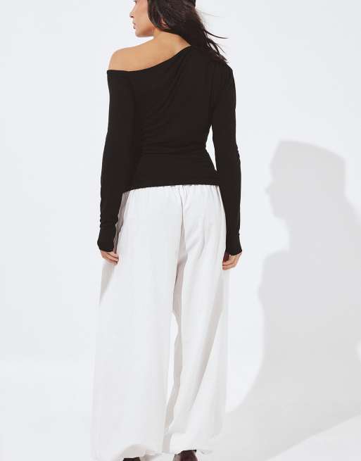 NA-KD Off shoulder jersey top in black, 3 of 5