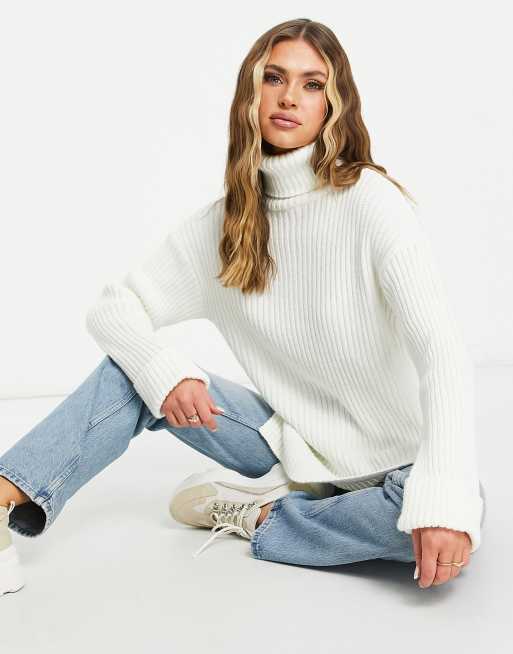 White knitted roll deals neck jumper