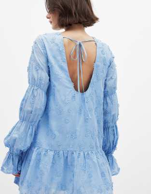 NA-KD - Robe à manches fantaisie et dos échancré - Bleu clair 42