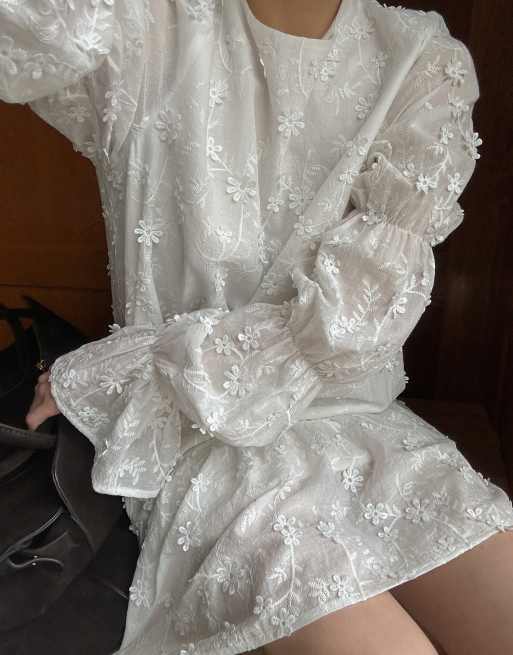 NA-KD - Robe avec manches fantaisie et dos échancré - Blanc, 3 de 4