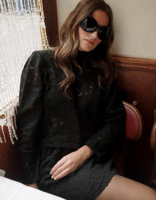NA-KD robe courte en dentelle à épaulettes noire, 3 de 5