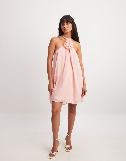 NA-KD - Robe courte en mousseline avec fleur - Rose