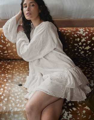 NA-KD - Robe courte volumineuse à broderies - Blanc 36