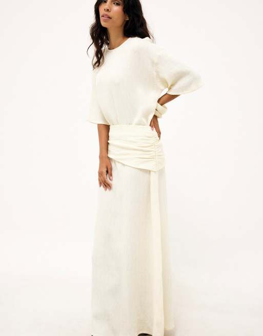 NA-KD robe longue drapée à manches courtes crème, 2 de 5