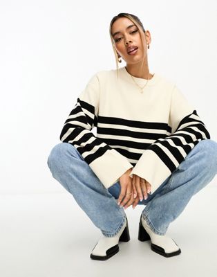 round neck striped sweater in white and black