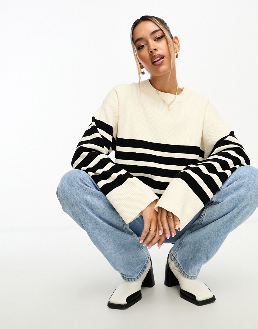 Na-kd Round Neck Striped Sweater In White And Black