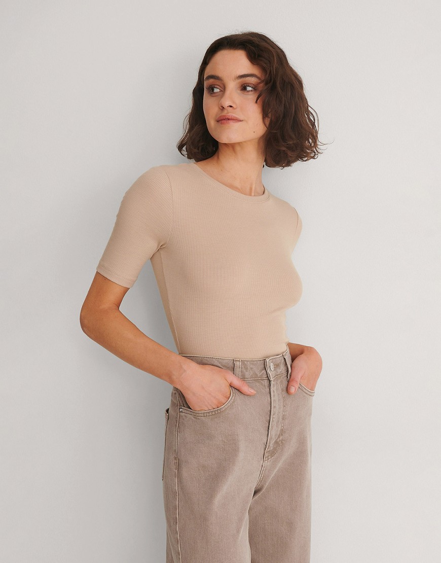 Na-kd Round Neck Tight Fit Ribbed T-shirt In Beige-neutral