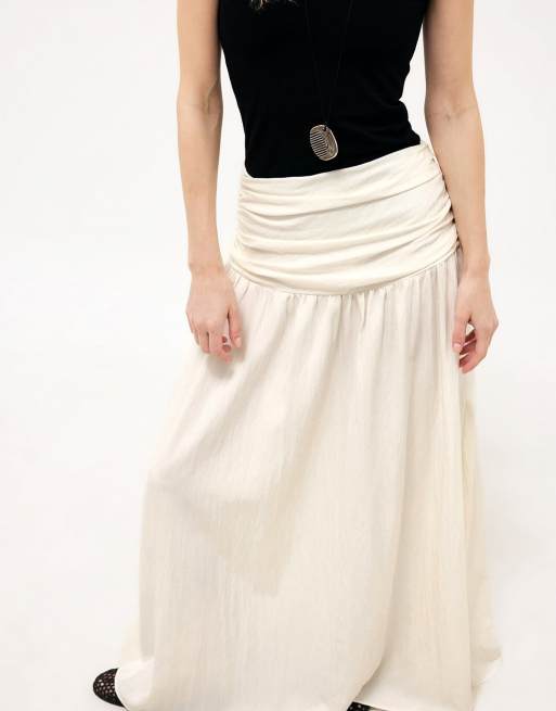NA-KD Ruched waist maxi skirt in cream, 4 of 5