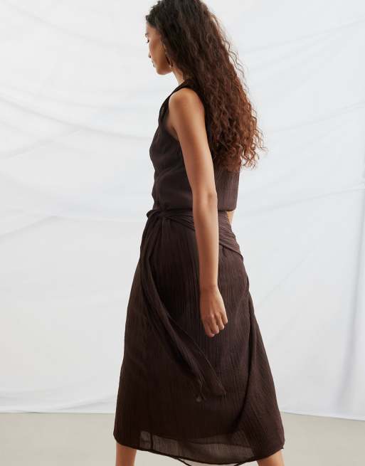 NA-KD Scoop neck scarf tie midi dress in brown, 2 of 5