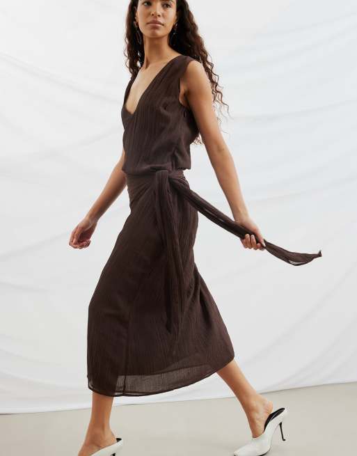 NA-KD Scoop neck scarf tie midi dress in brown, 3 of 5