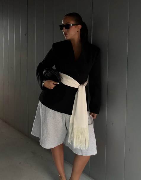 NA-KD Sculpted blazer in black - view 1