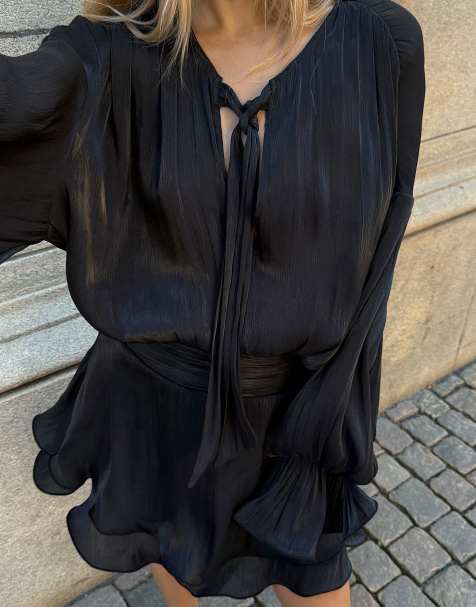 NA-KD - Shpresa - Robe courte à volants avec taille froncée - Noir - view 1