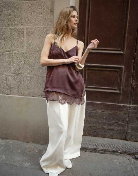 NA-KD Singlet mit Schlitzdetail aus Spitze in Dunkelrot - view 1