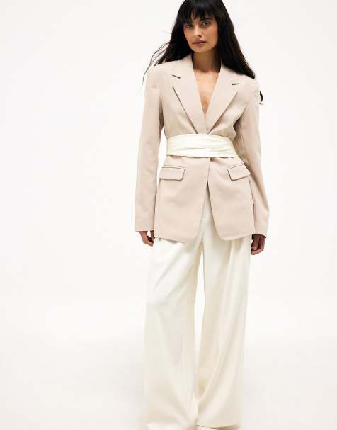 NA-KD – Taillierter Blazer aus Twill in Taupe - view 1