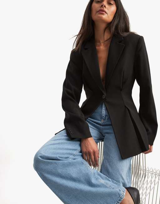 NA-KD taillierter Blazer in Schwarz, 2 von 5
