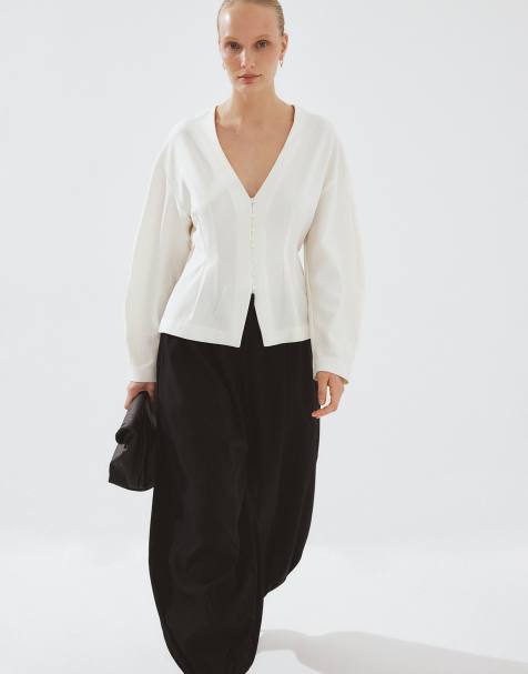 NA-KD Tailored fitted button front blouse in cream - view 1