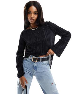 Plissé Boat Neck Top