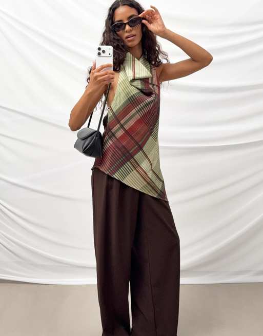 NA-KD top asymétrique drapé à col halter en satin multicolore, 3 de 5