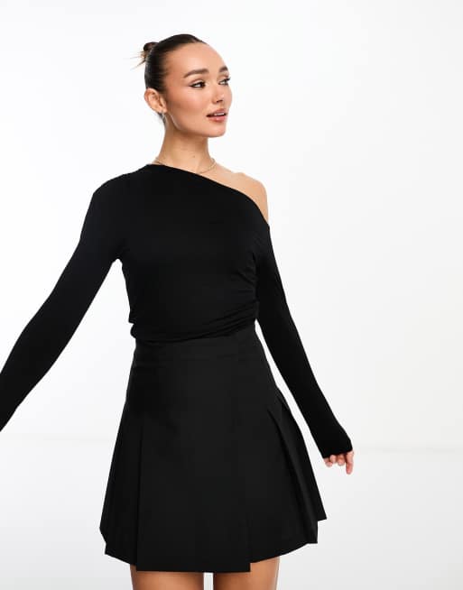 NA-KD - Top nero con spalle scoperte e scollo a cascata