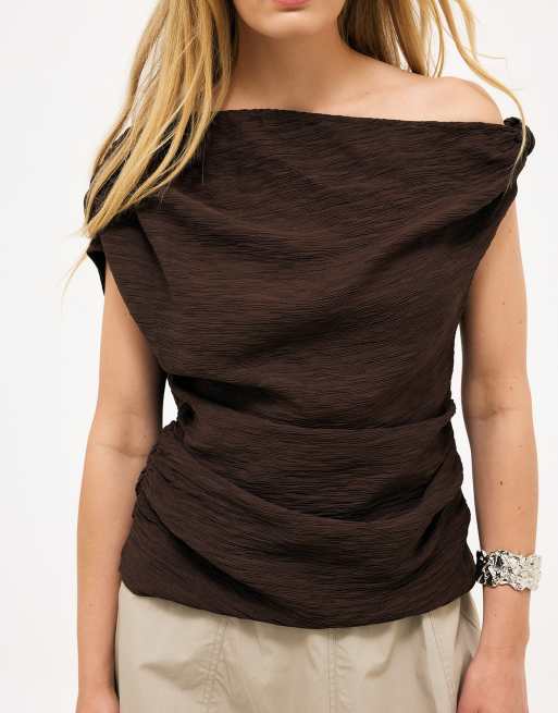 NA-KD top structuré drapé marron, 3 de 3