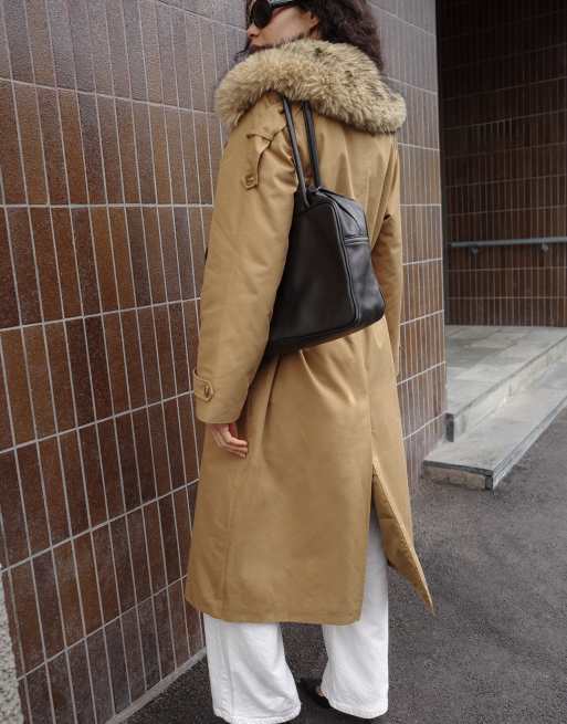 NA-KD Trenchcoat mit Kunstfell-Details in Beige, 2 von 5