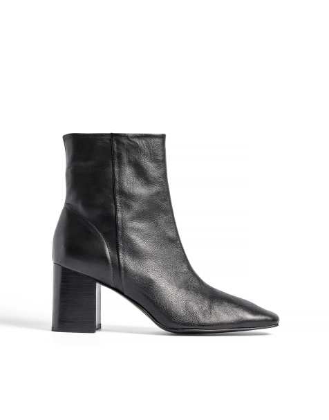 NA-KD ungefütterte Leder-Stiefeletten in Schwarz - view 1