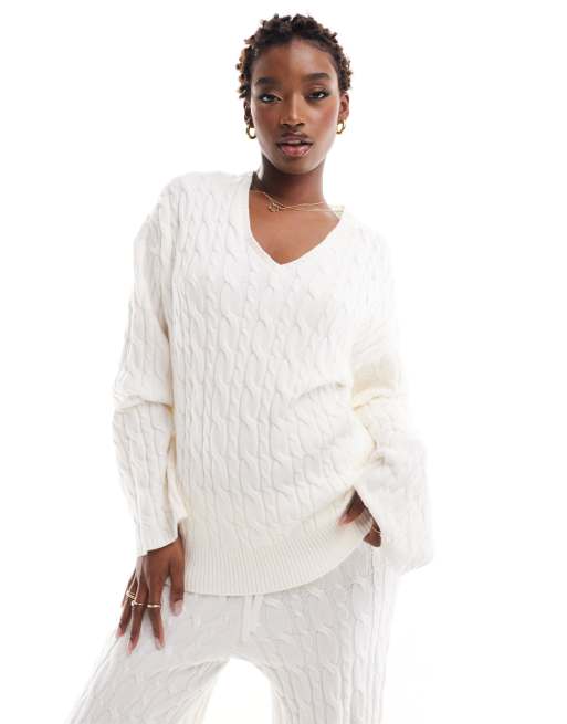 Women's v neck 2025 cable knit sweater