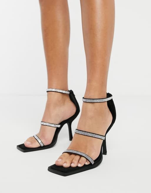 NA-KD – Verzierte Riemchensandalen in Schwarz