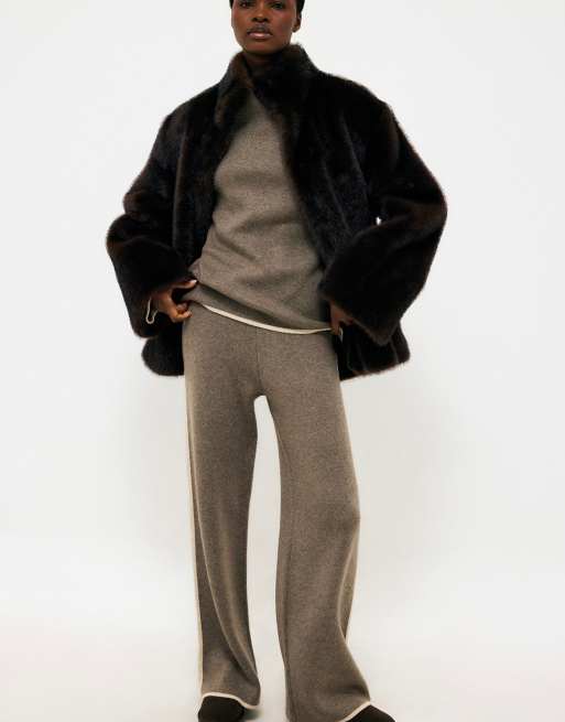 NA-KD Veste courte à manches larges en faux-fur marron foncé, 4 de 5