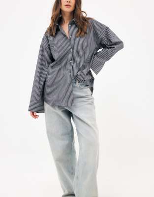 Victoria Quitzau - Oversize-Hemdbluse aus Baumwolle in gestreiftem Marineblau Blau 34